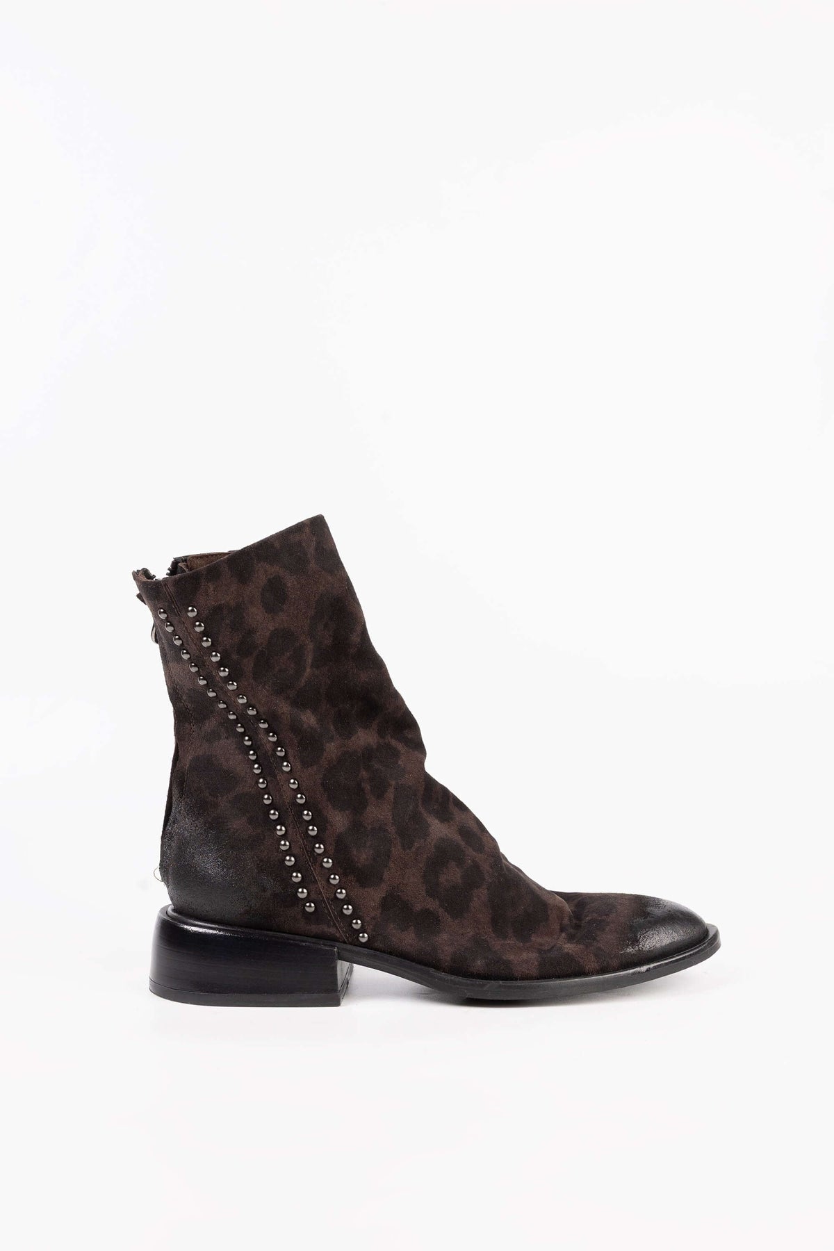 Botins Biker com Tachas em Camurça Brooke