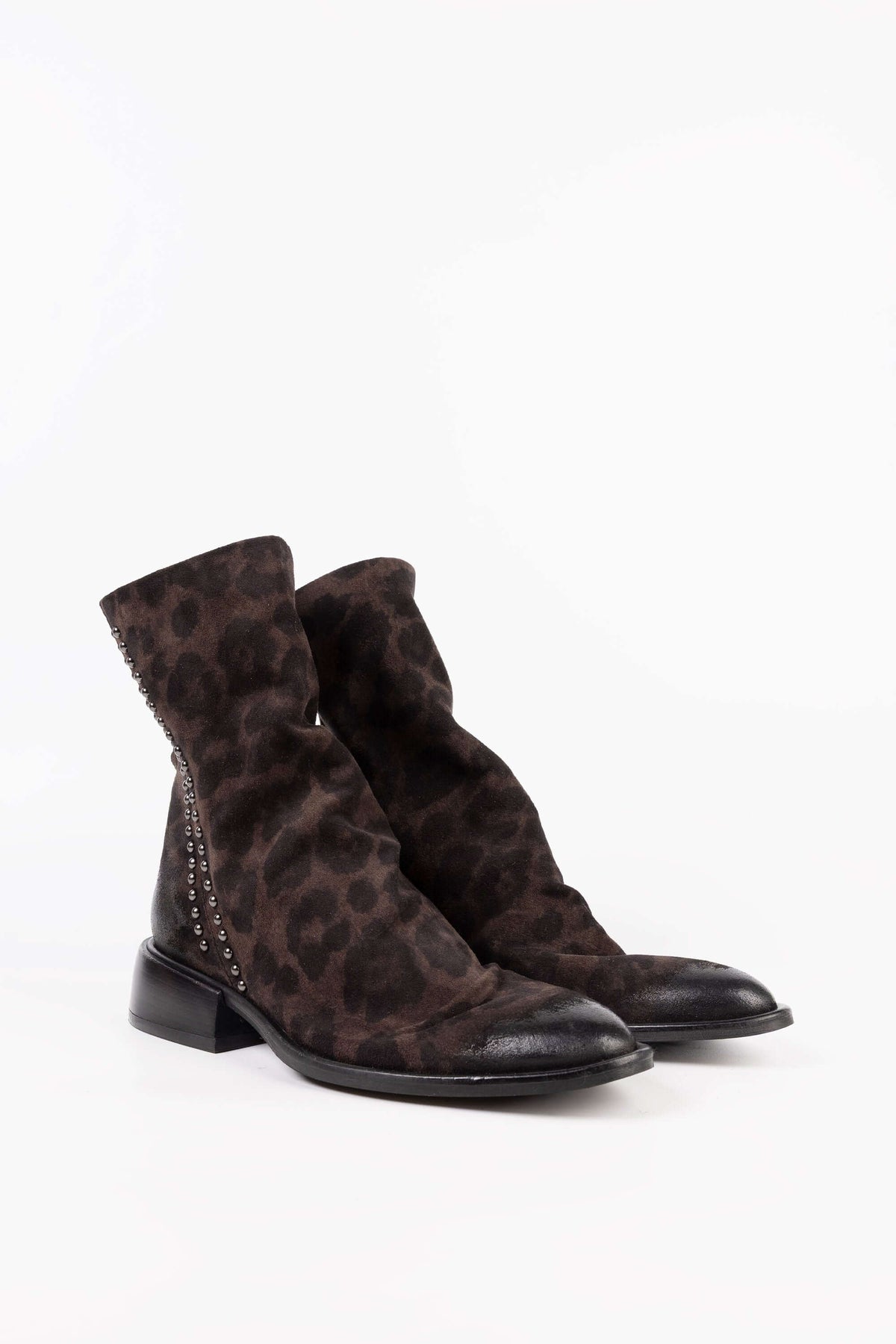 Botins Biker com Tachas em Camurça Brooke