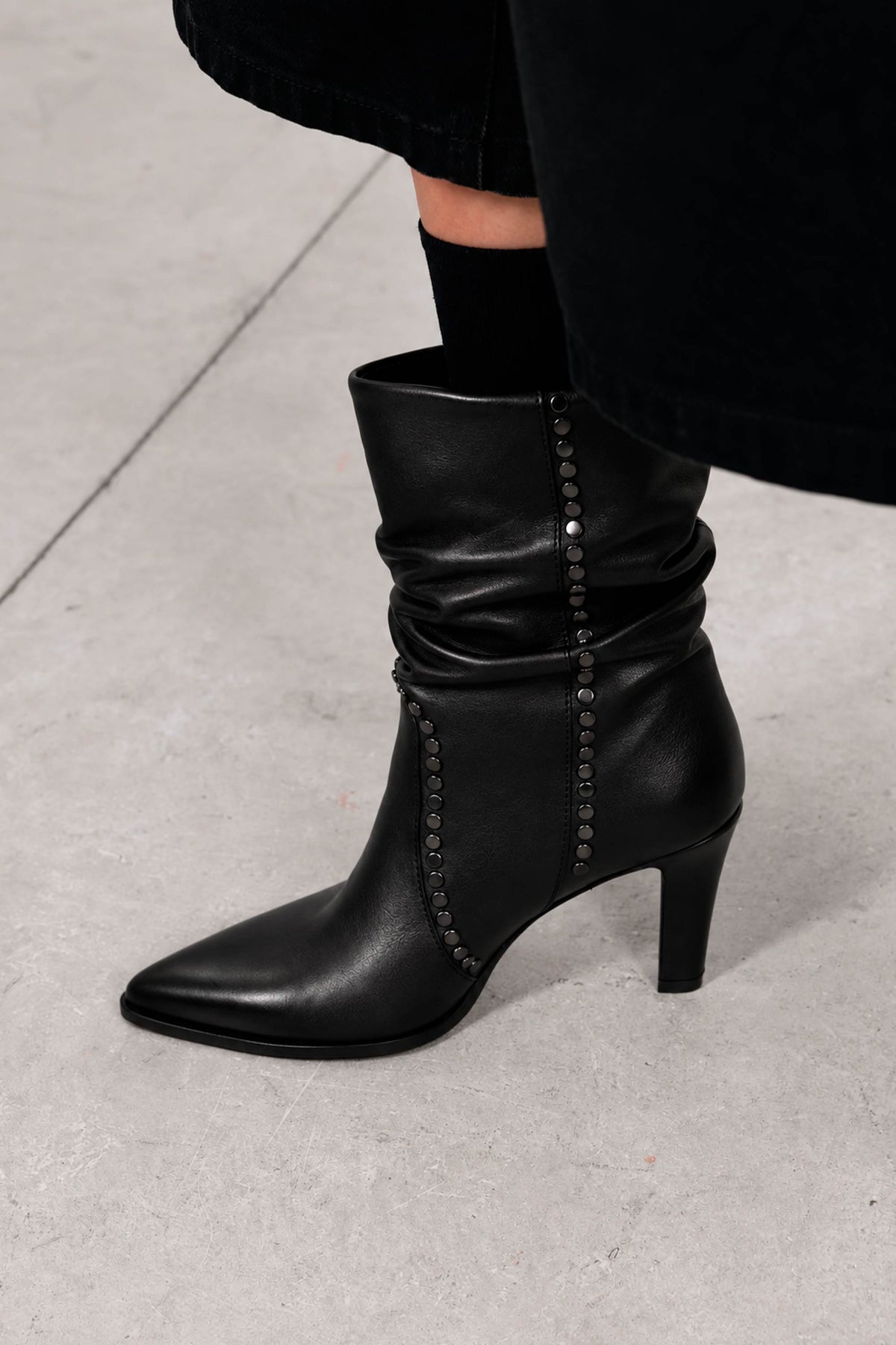 Stiefeletten Hoher Absatz mit Nieten in Leder Maeve