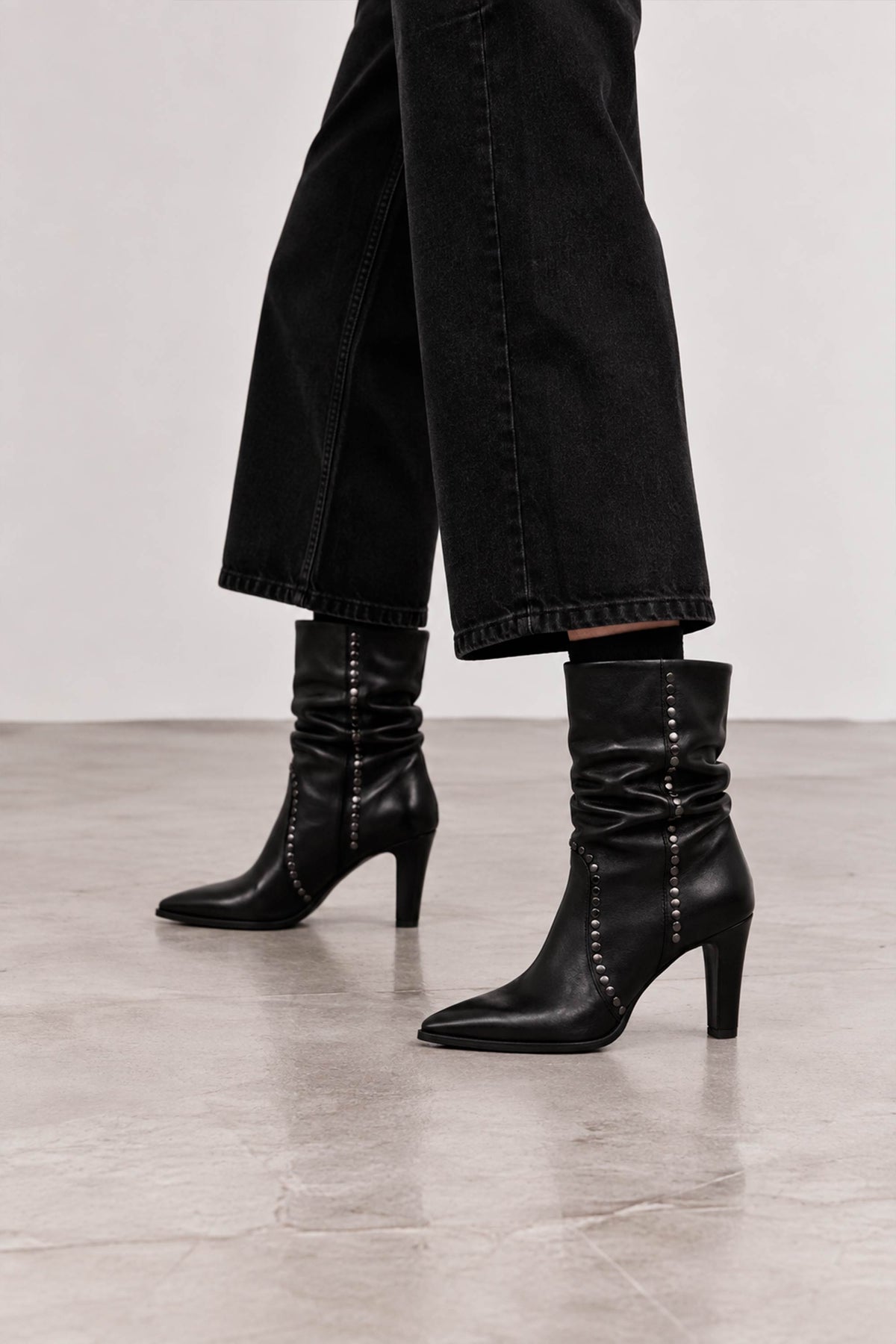Stiefeletten Hoher Absatz mit Nieten in Leder Maeve