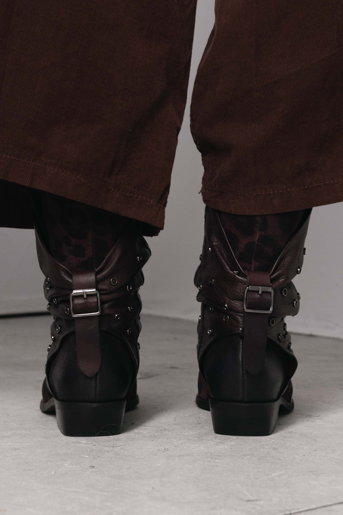 Stiefeletten Biker mit Nieten in Wildleder Nadia