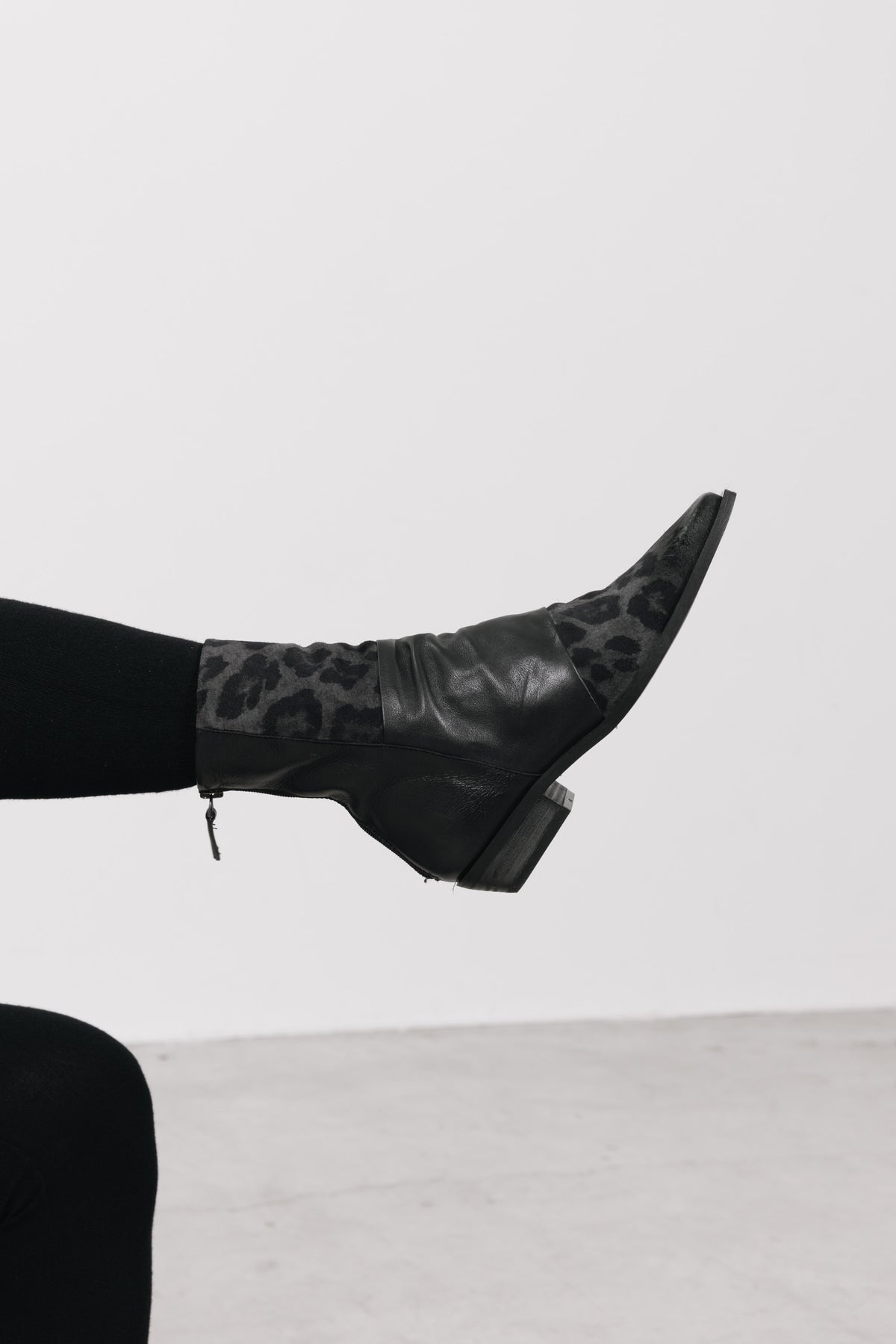 Botins Animal Print em Pele Lavender