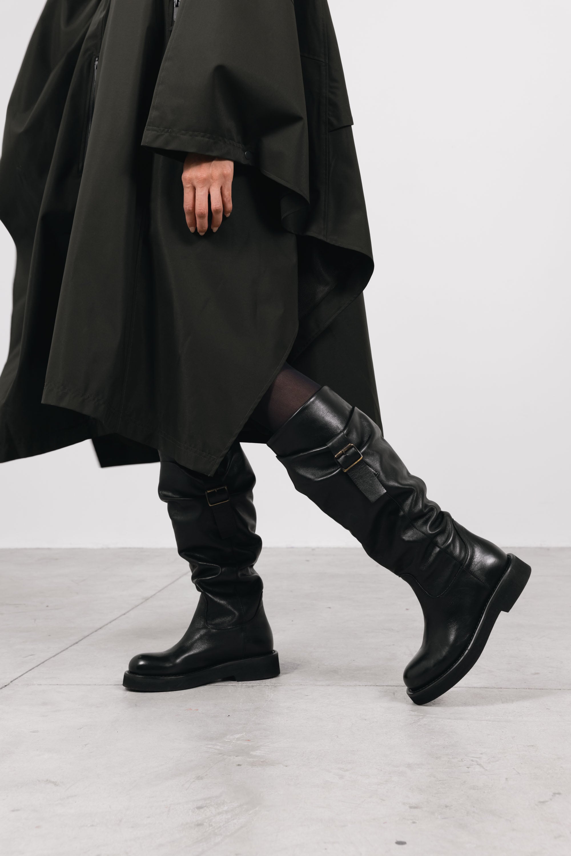 M482M38 Jacqueline Nero indossato 8