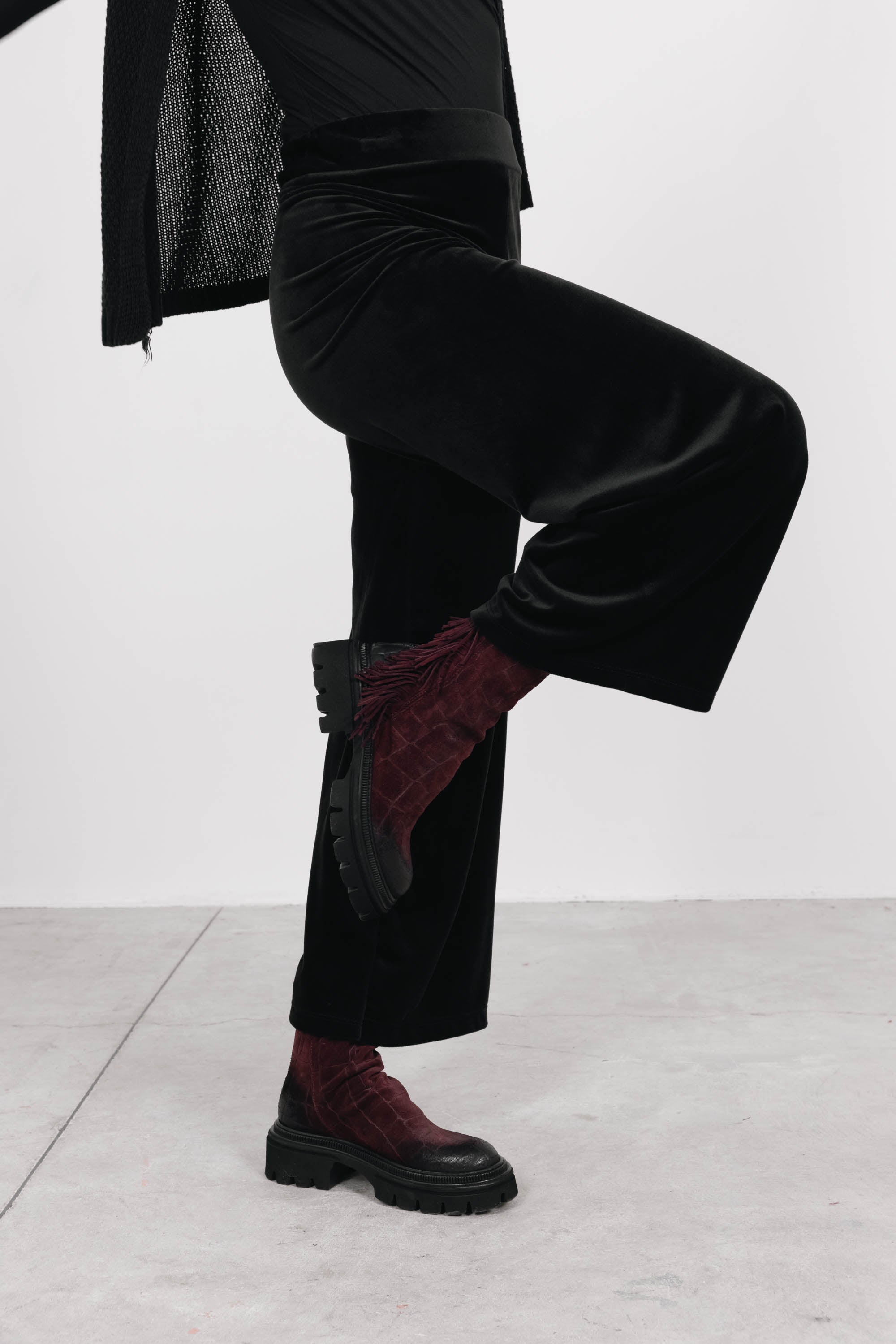 Stivaletti in Camoscio Aisha - Bordeaux, indossato