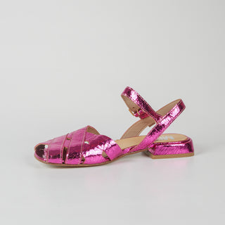 Sandalias Beatrice de piel laminada fucsia