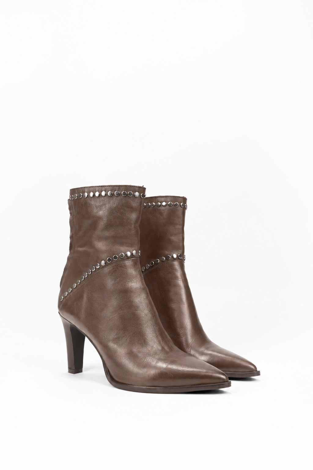 Botins Salto Alto com Tachas em Pele Agata