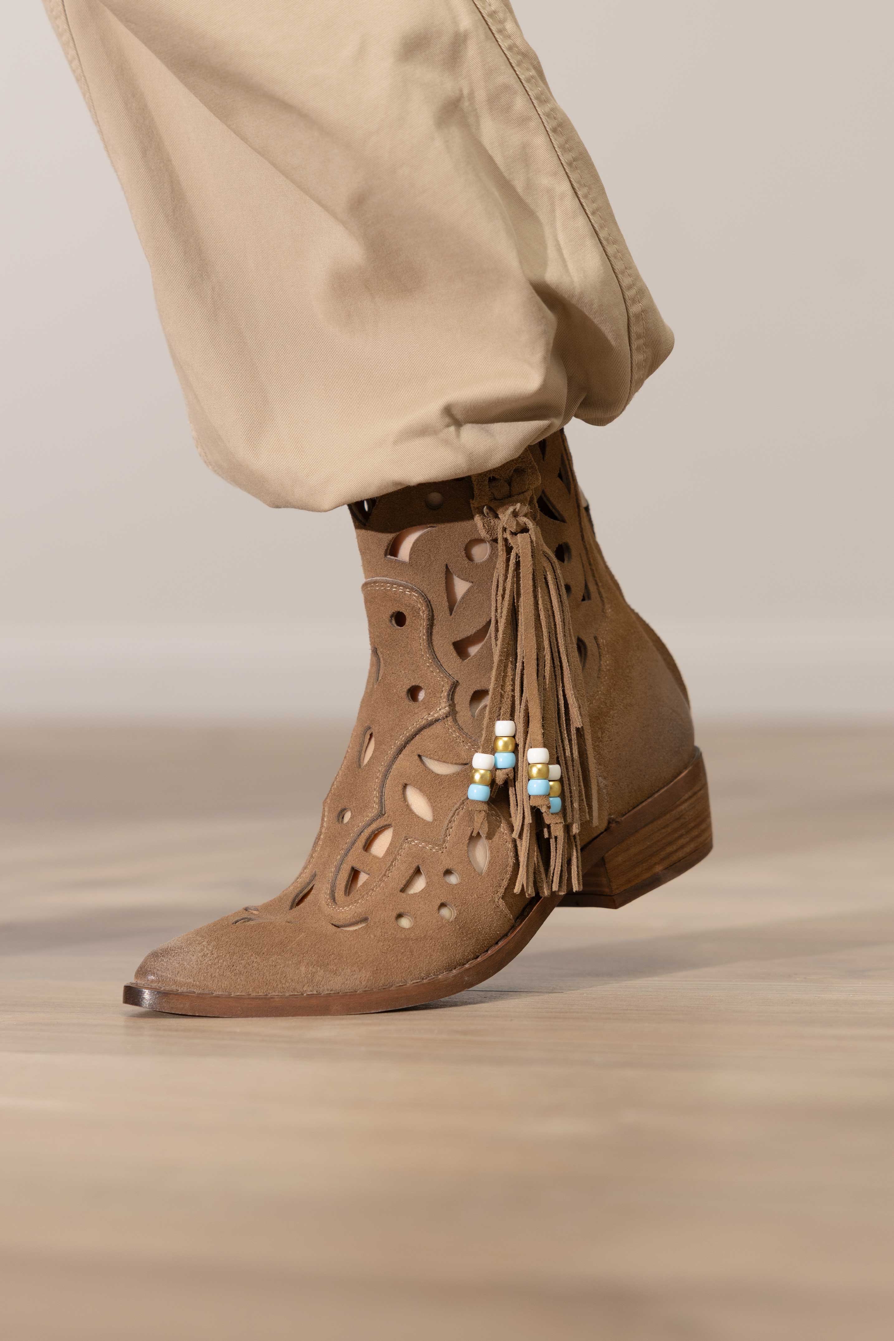 Botins em Camurça Dora