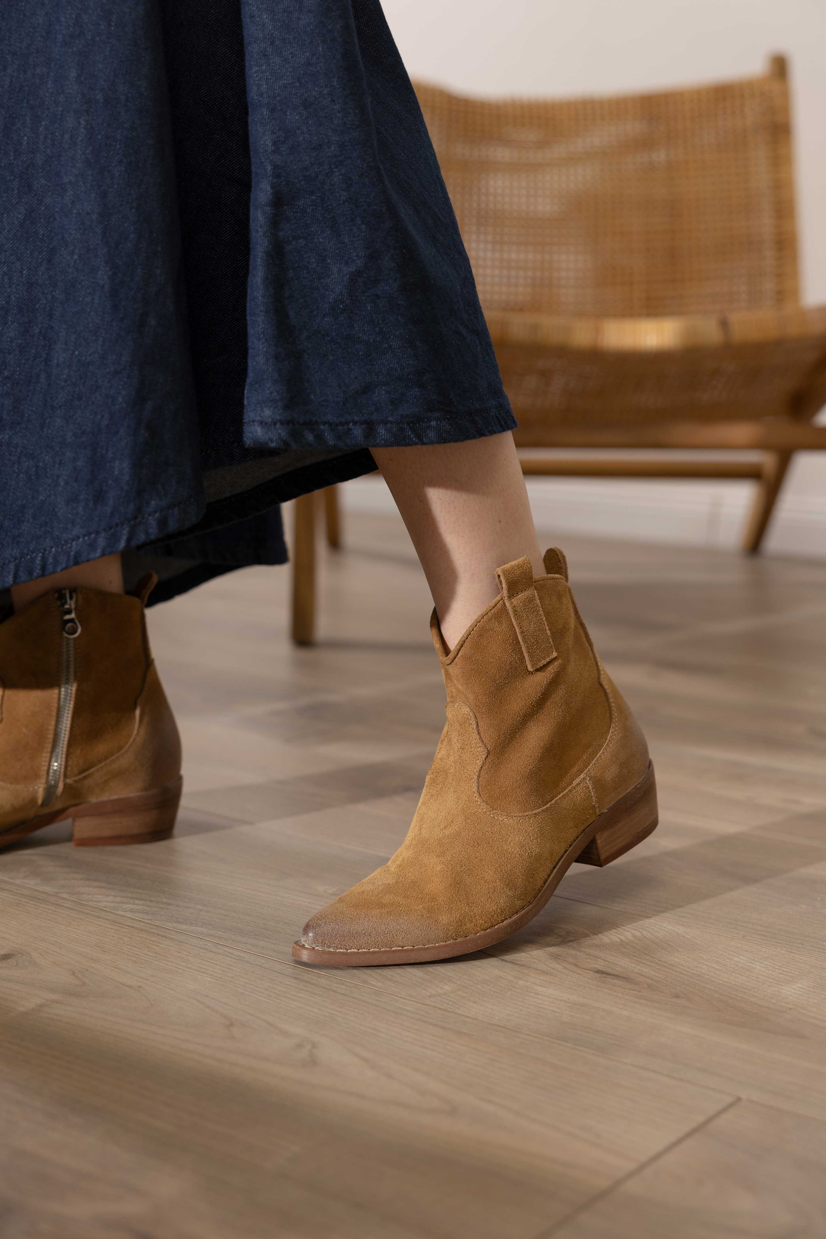 Botins em Camurça Larissa