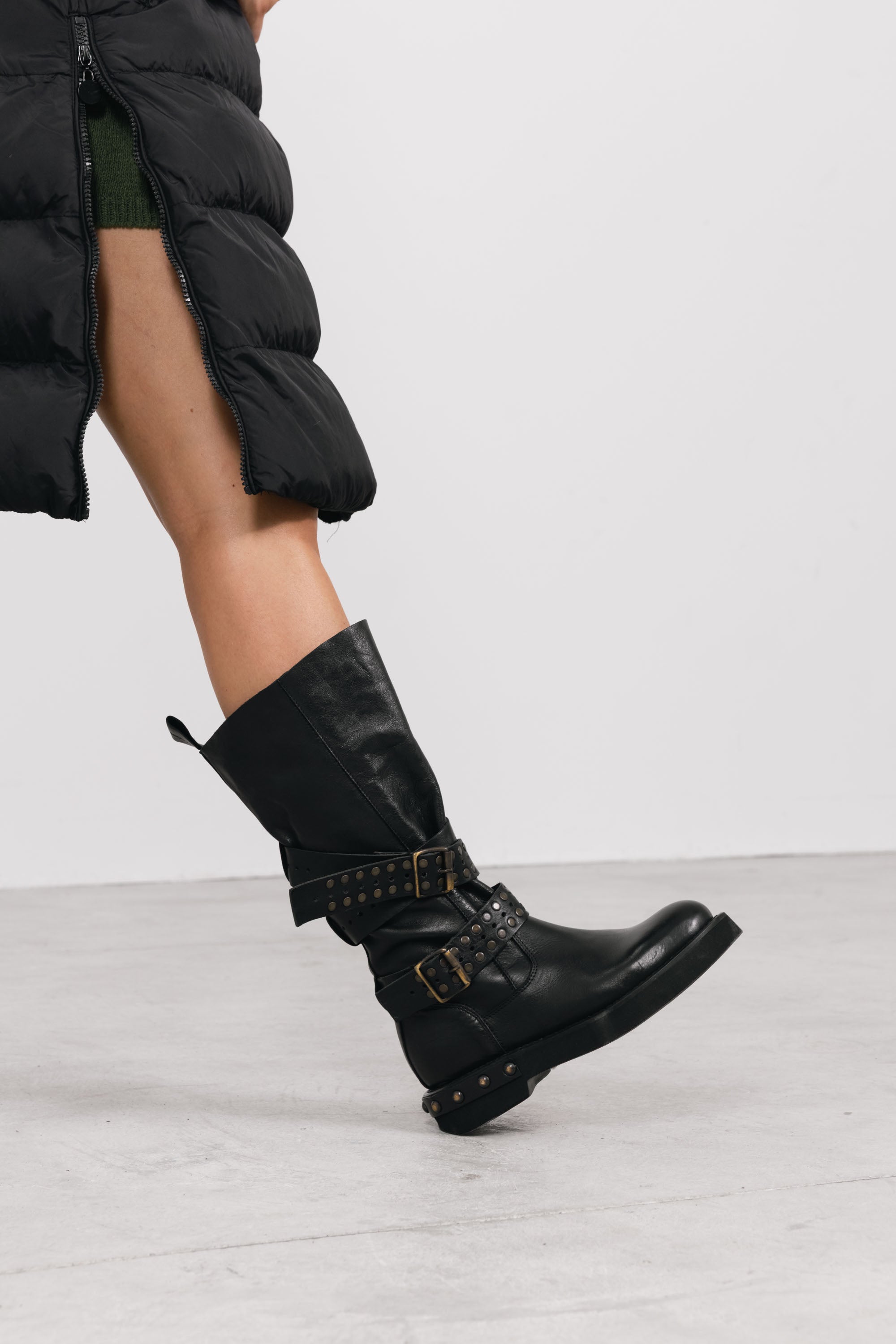 M482M28 Petra Nero indossato 4