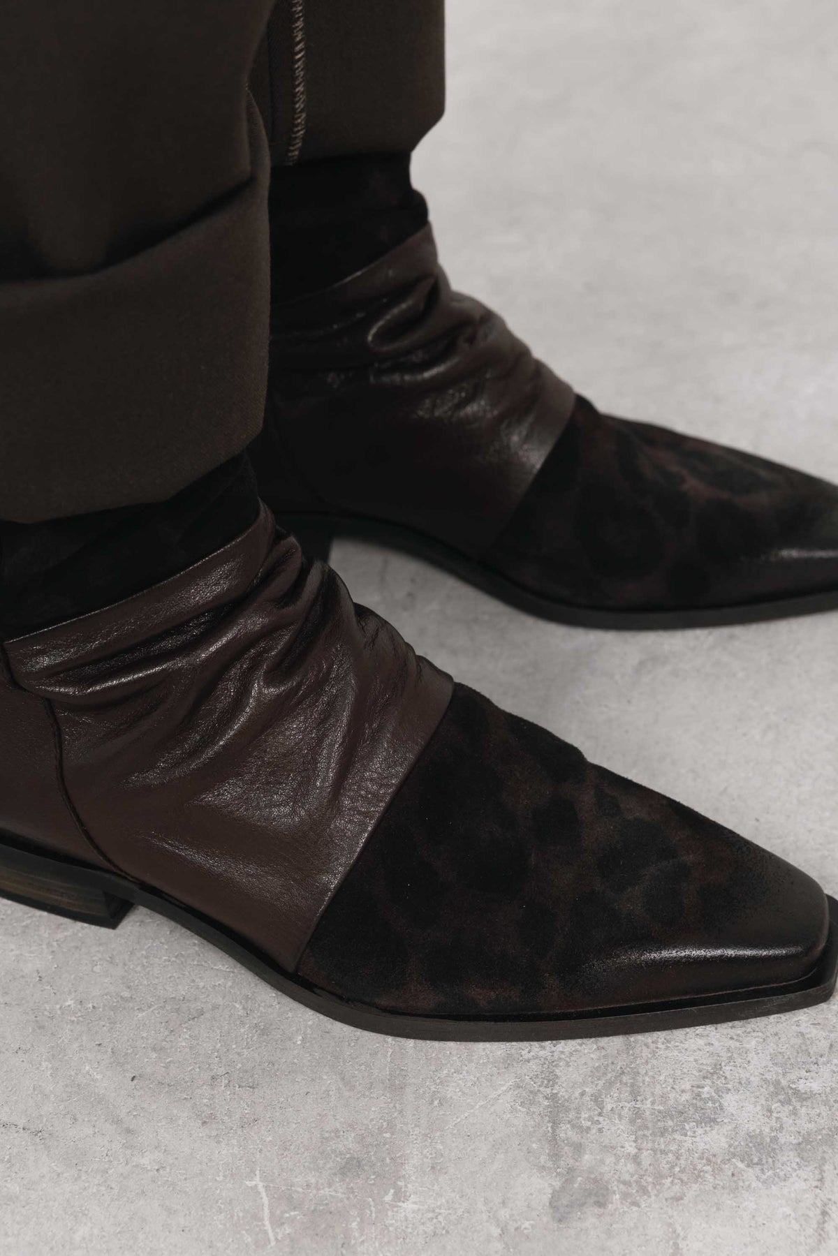 Botins Animal Print em Pele Lavender