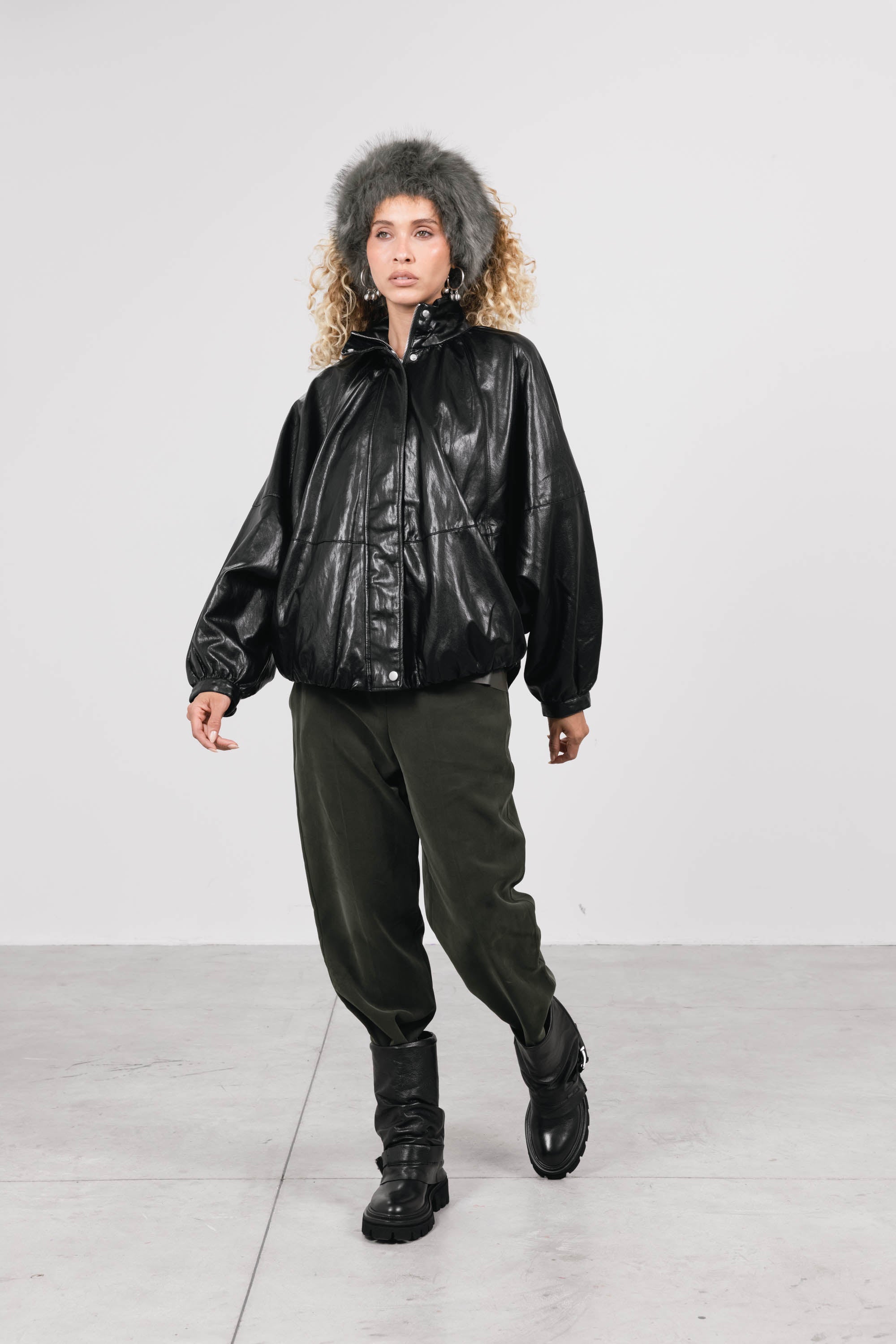 M482M30 Kimberly Nero indossato 3