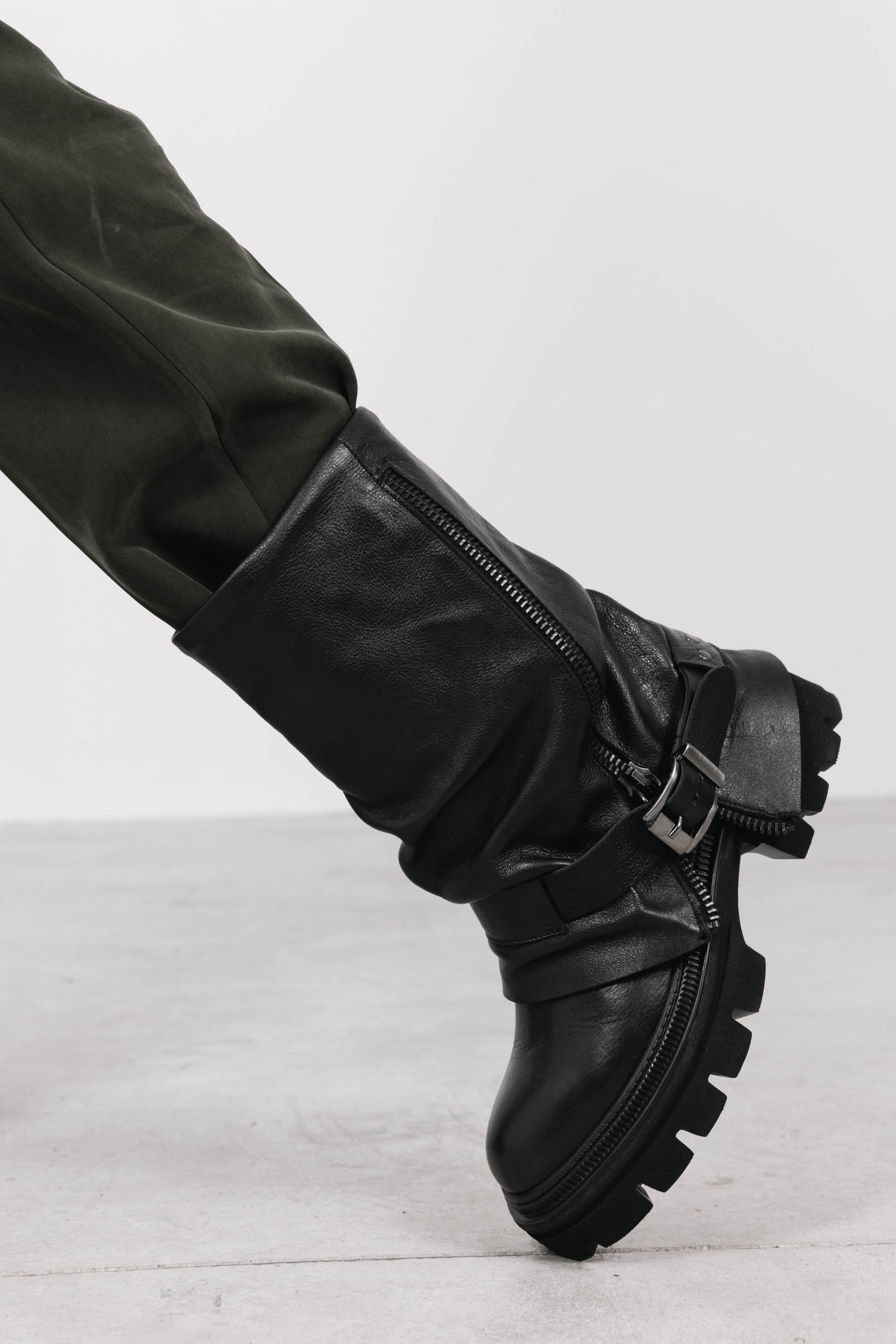 M482M30 Kimberly Nero indossato 10