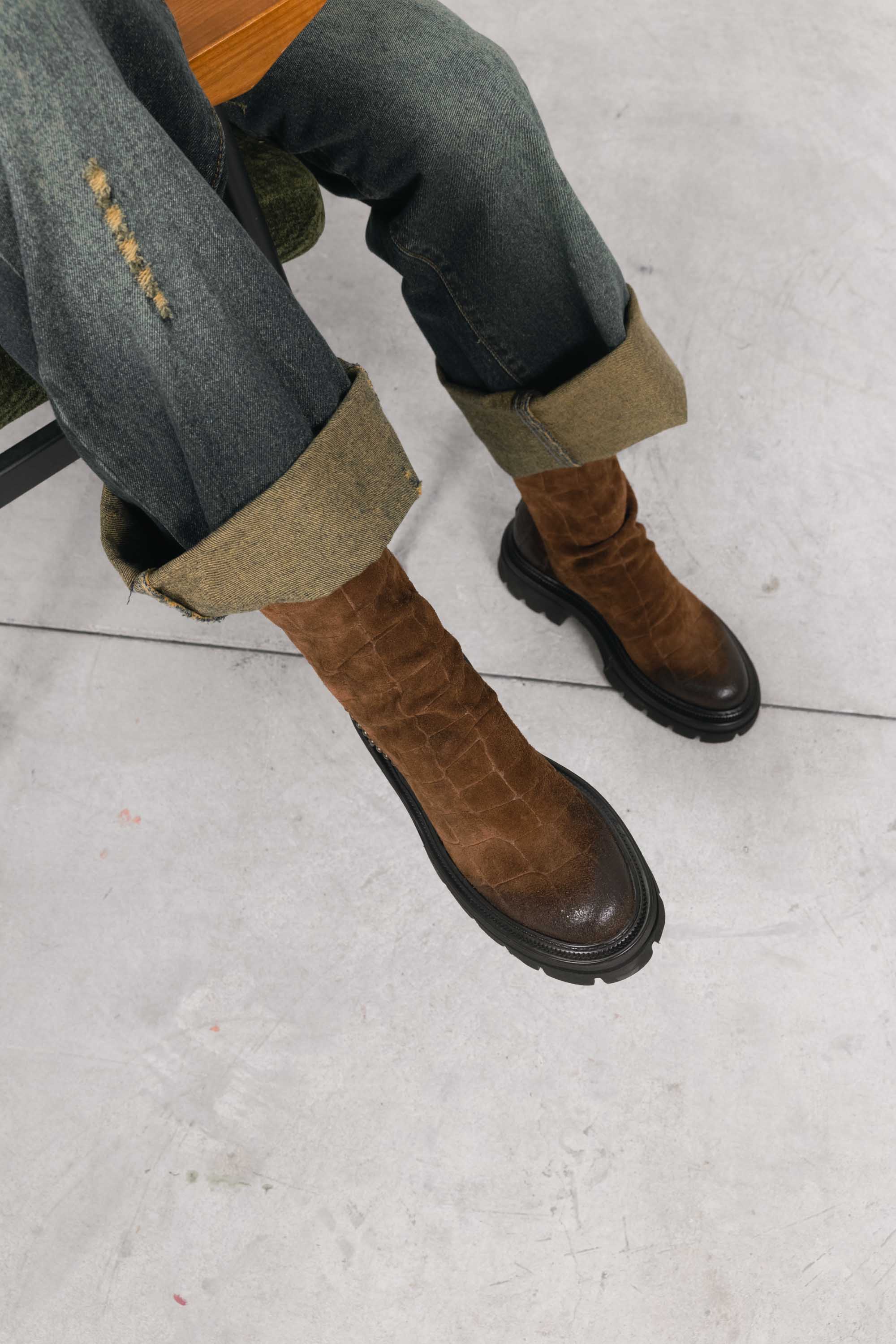 Stivaletti in Camoscio Zara - Cuoio, indossato