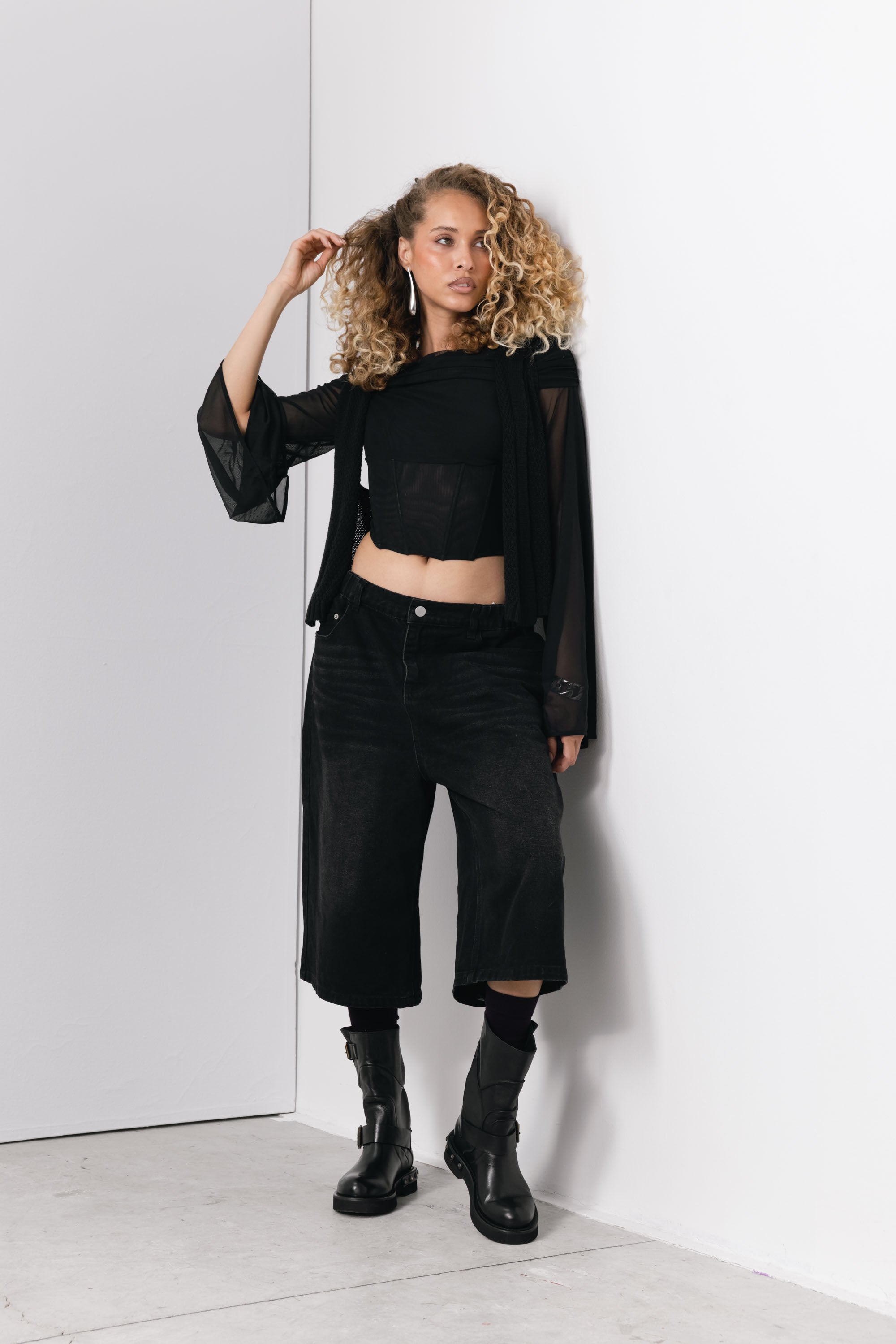 M482M36 Lauren Nero indossato