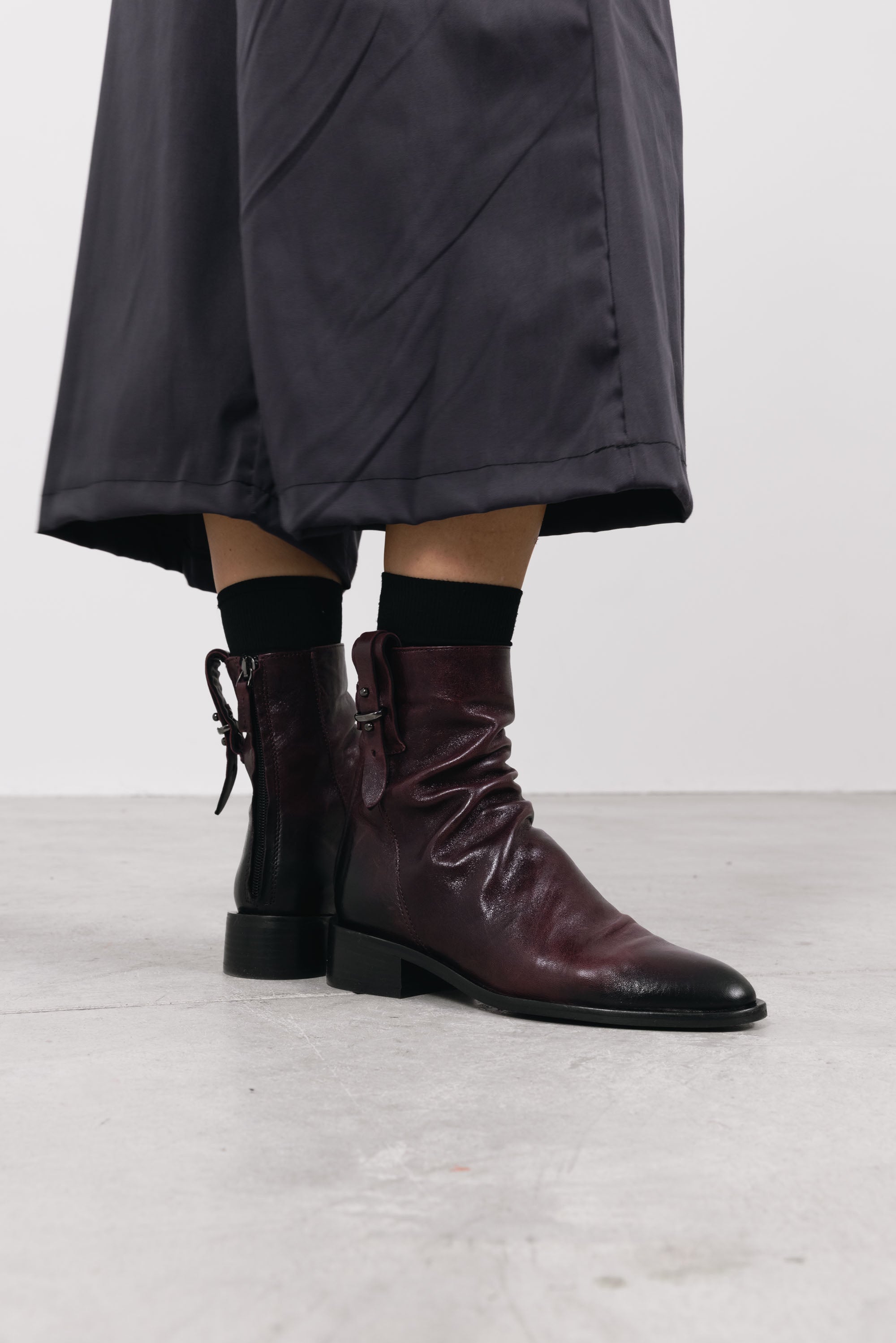 Stivaletti in Pelle Cheyenne - Bordeaux, indossato