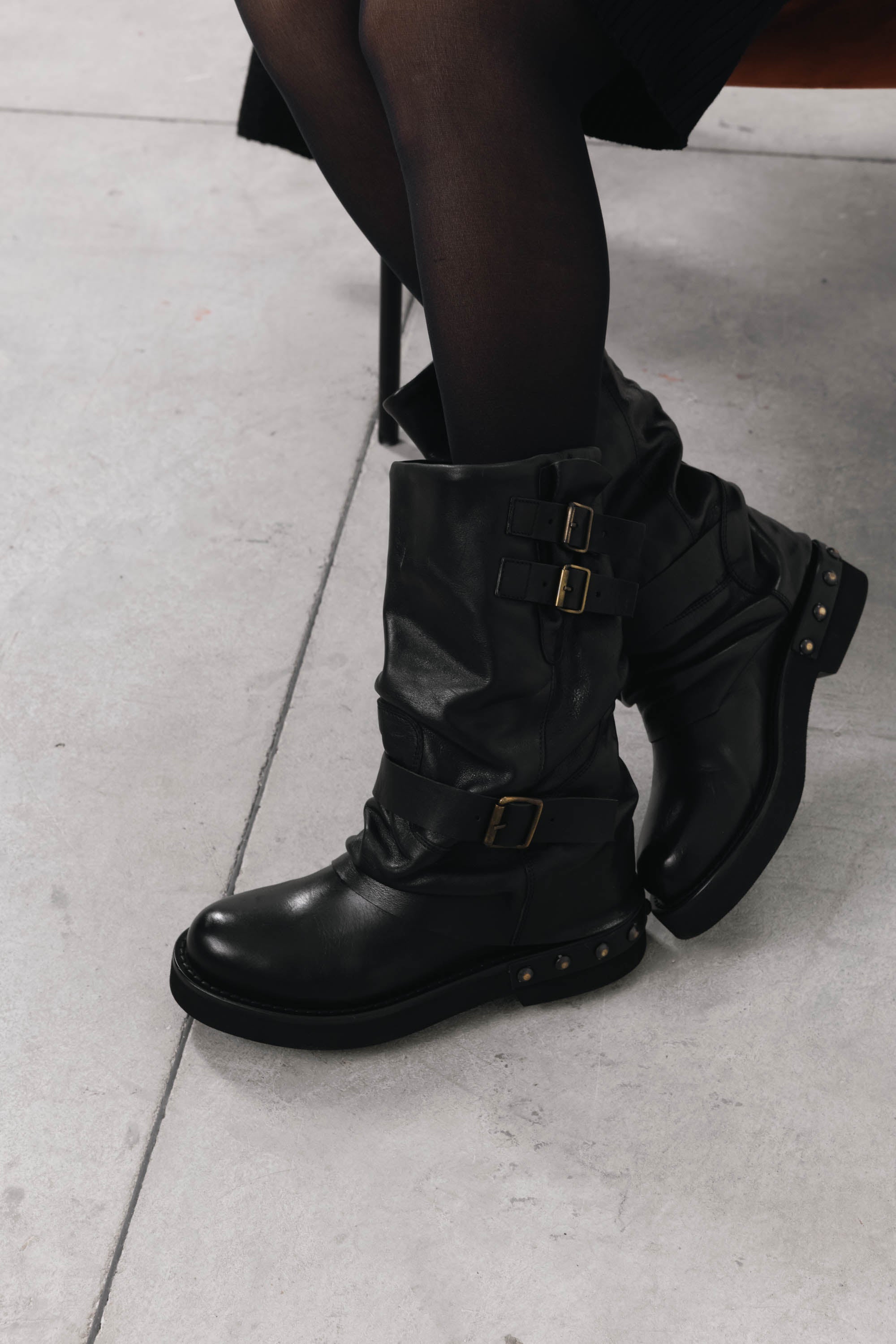 M482M35 Kylie Nero indossato 6