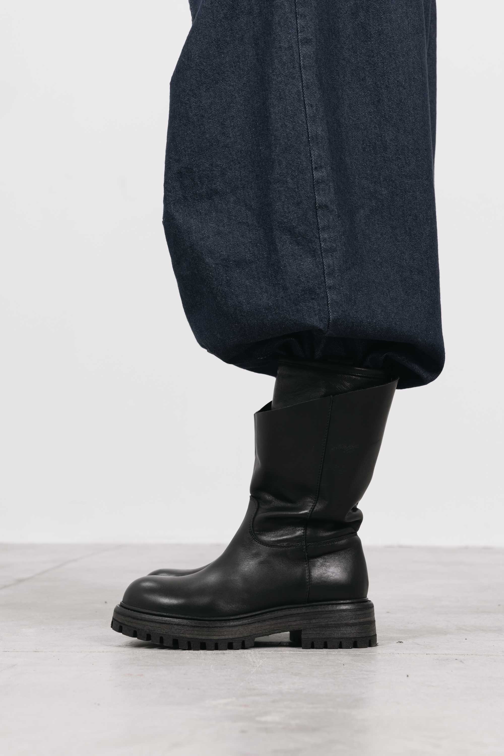 Anfibi in Pelle Manon - Nero, indossato