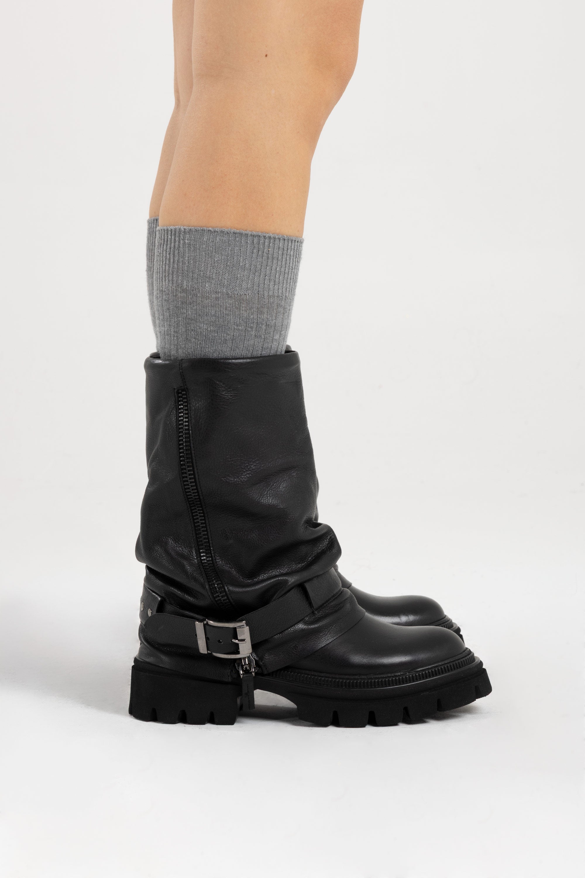 M482M30 Kimberly Nero indossato